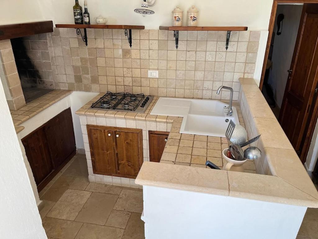 Casa Giuliveto - Charmantes Ferienhaus Mit Privatpool In Olivenhain Остуни Экстерьер фото