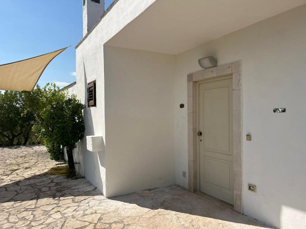 Casa Giuliveto - Charmantes Ferienhaus Mit Privatpool In Olivenhain Остуни Экстерьер фото