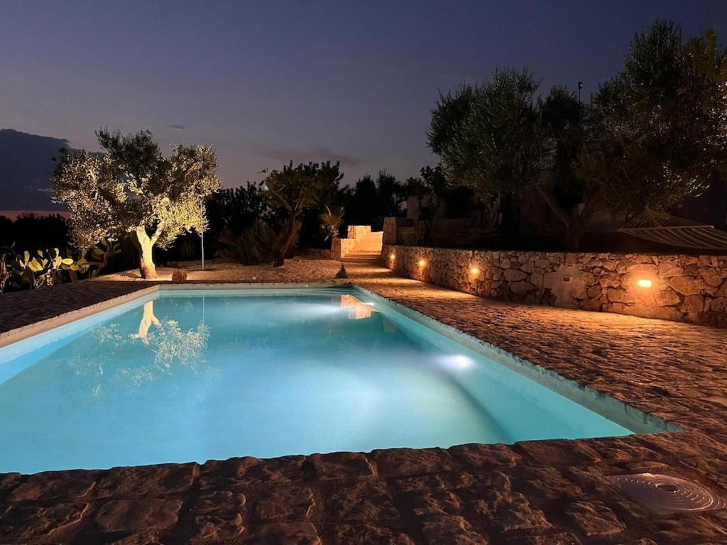 Casa Giuliveto - Charmantes Ferienhaus Mit Privatpool In Olivenhain Остуни Экстерьер фото