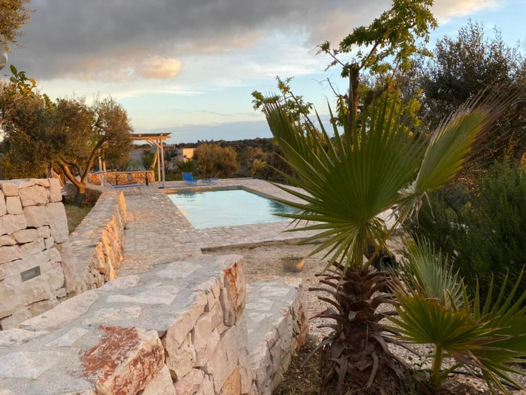 Casa Giuliveto - Charmantes Ferienhaus Mit Privatpool In Olivenhain Остуни Экстерьер фото